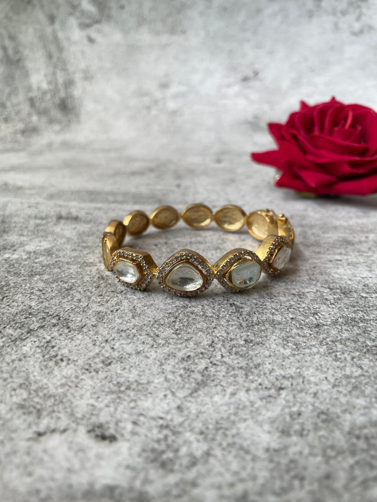 Gold Finish Kundan Single Bangle