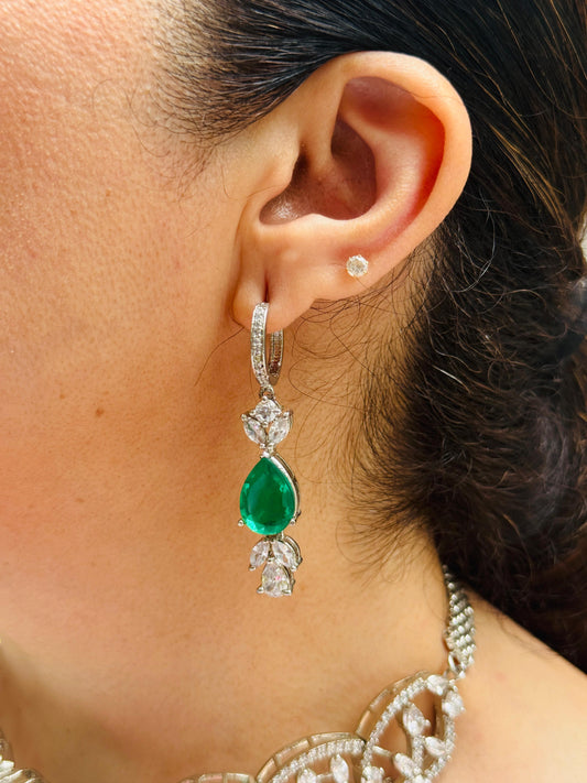 Zircon Choker Set With Green Centre Motif and Chain Closure