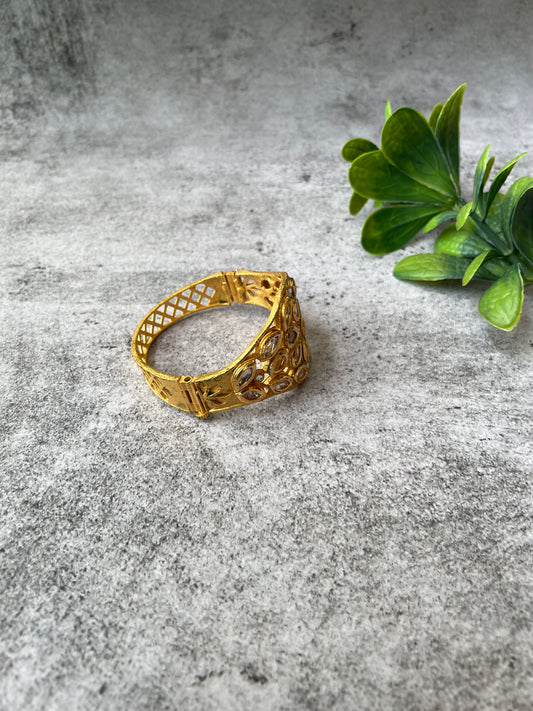 Gold Finish Kundan Broad Bangle ( Single )