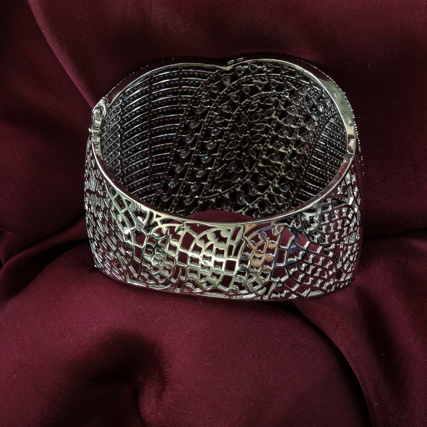 Chunky Zircon Openable Bracelet