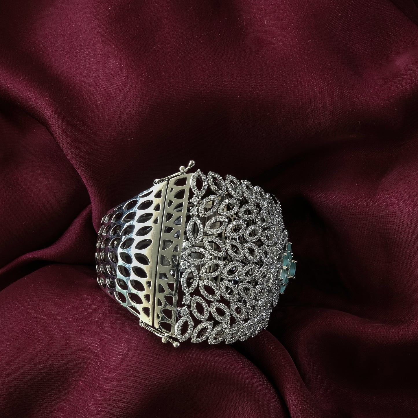 Chunky Zircon Openable Bracelet