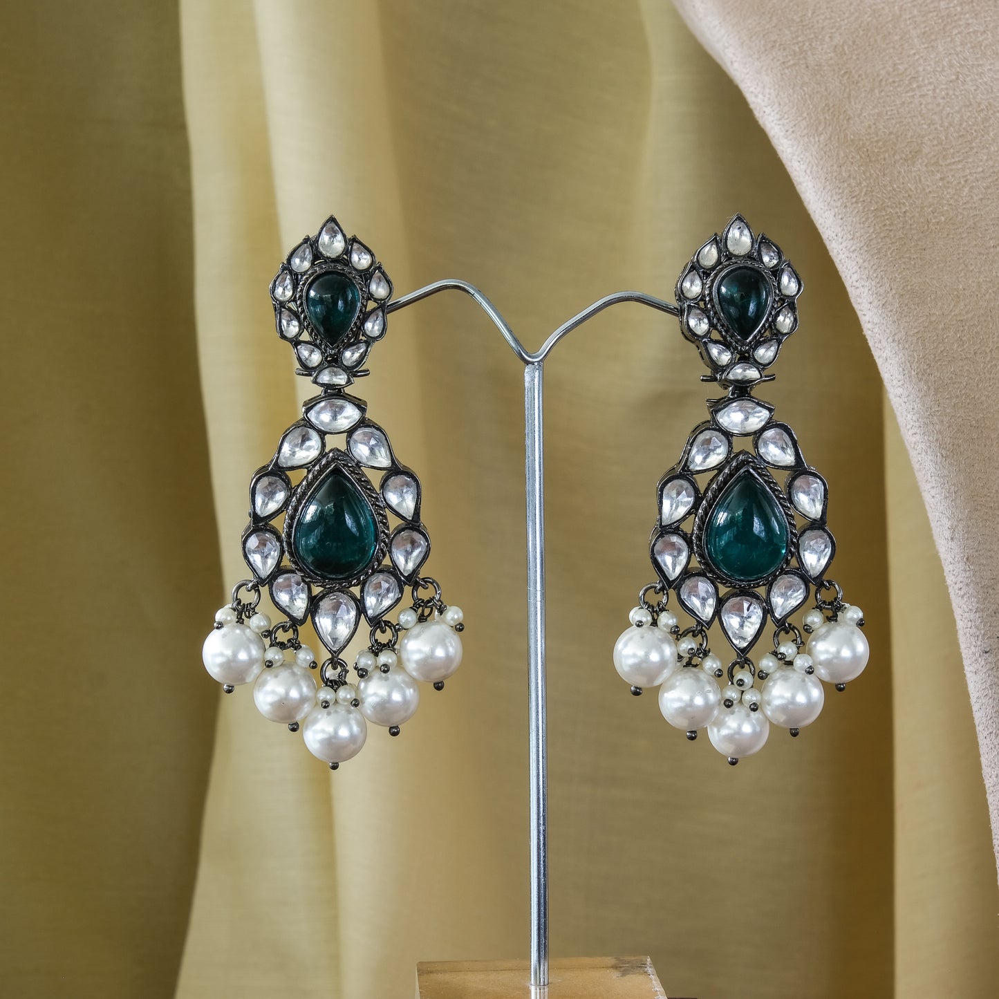 Black Finish Chunky Red Stone with Kundan and Pearls Necklace Set