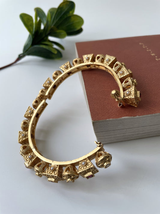 Matte Finish Kundan Openable Bangle