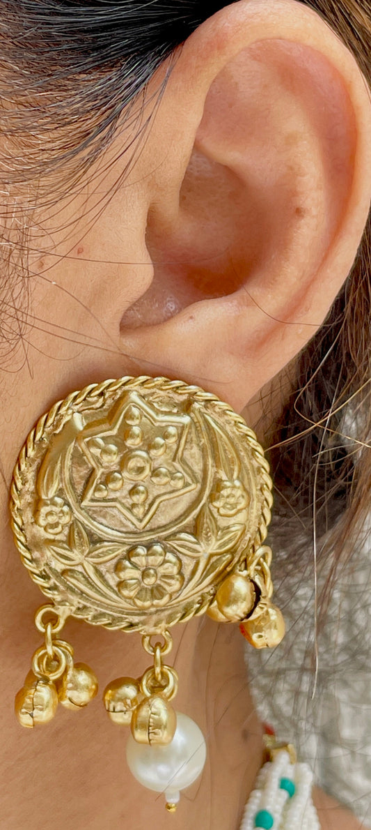 Gold Finish Turquoise Studded Temple Necklace Set with Pearls