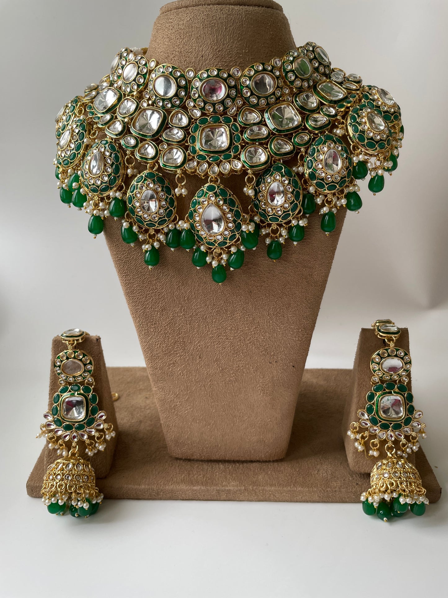 Emerald Green Utsav Kundan Necklace Set, Mathapatti, Nose Ring and Hand Harness