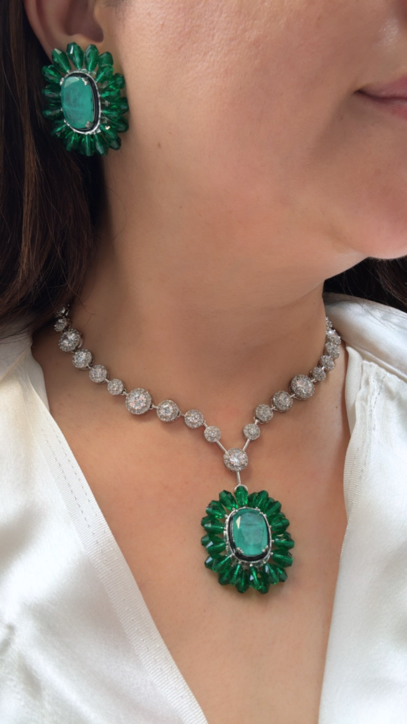 Green Crystal Necklace Set with Zircon Studded String
