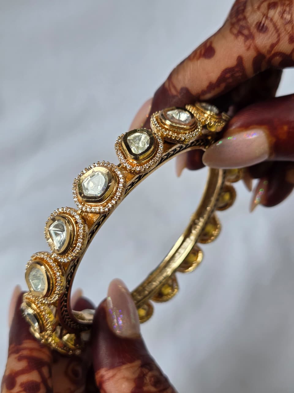 Gold Finish Kundan Single Bangle