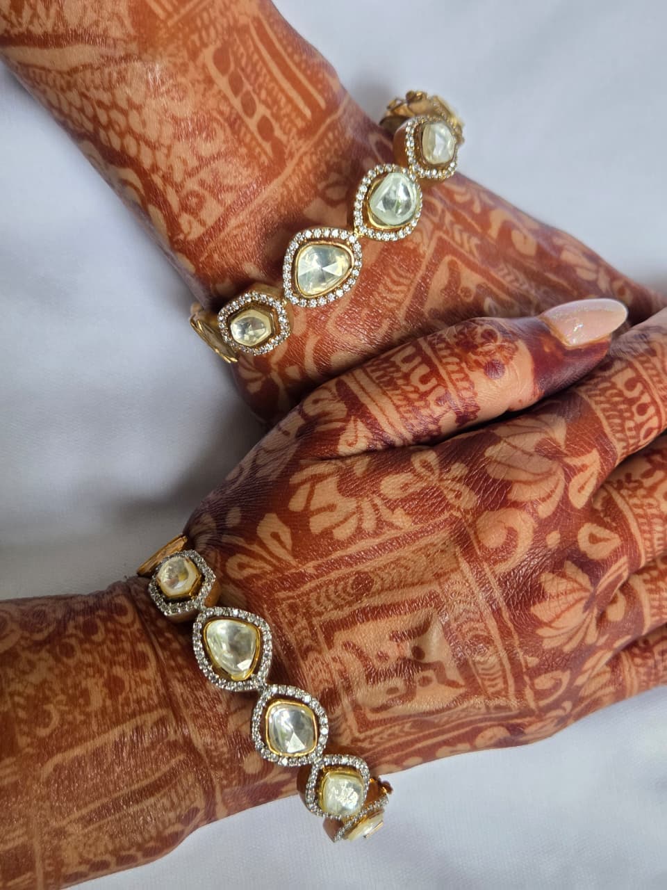 Gold Finish Kundan Single Bangle