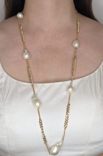 Contemporary Chain Pearl Necklace