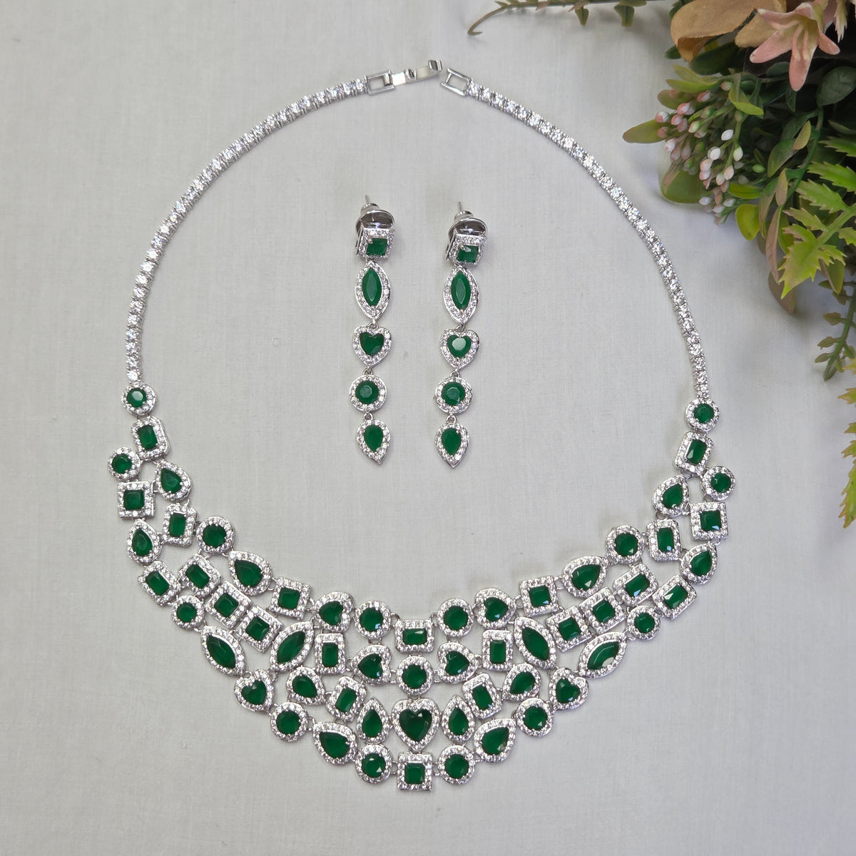 Luxurious Emerald Green & Cubic Zirconia Statement Necklace Set with Drop Earrings