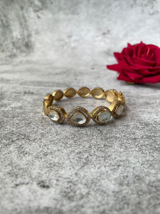 Gold Finish Kundan Single Bangle