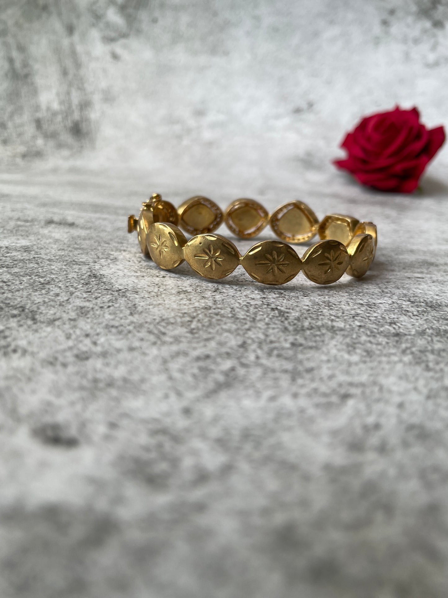 Gold Finish Kundan Single Bangle