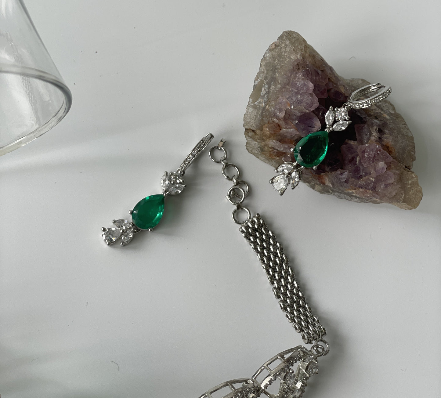 Zircon Choker Set With Green Centre Motif and Chain Closure