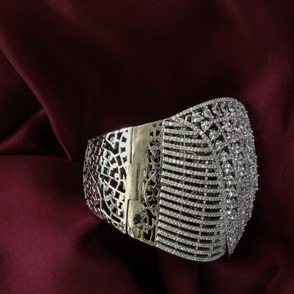 Chunky Zircon Openable Bracelet