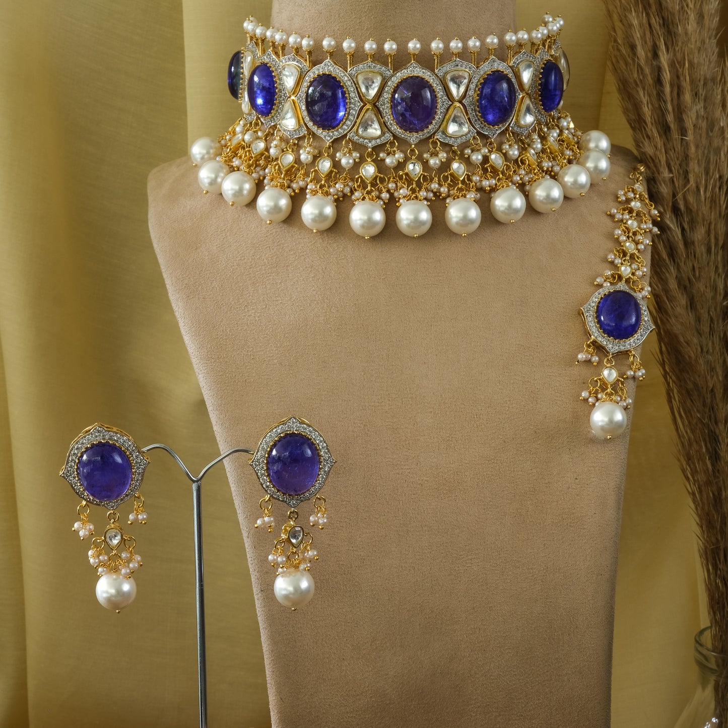 Traditional Choker Set With Earring & Maang Tikka