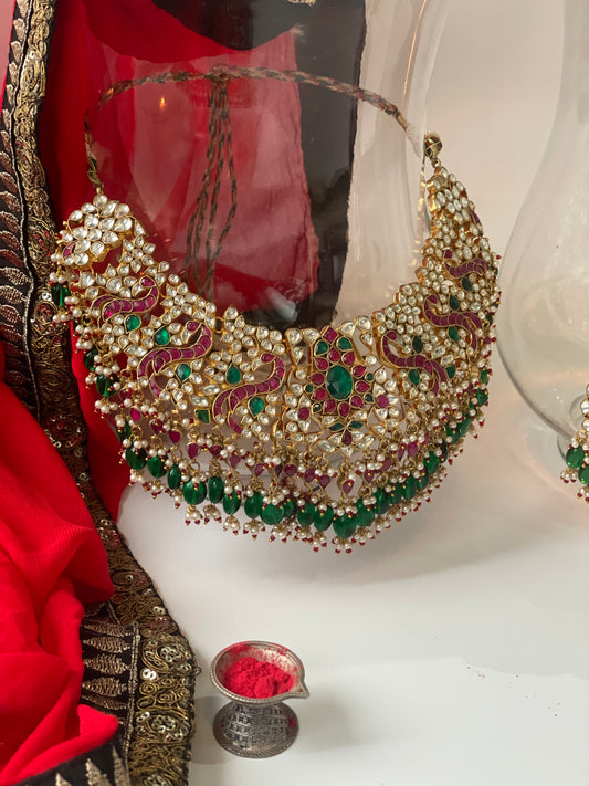 Ethnic Pacchi Kundan Stone Studded Necklace Set with Maang Tikka