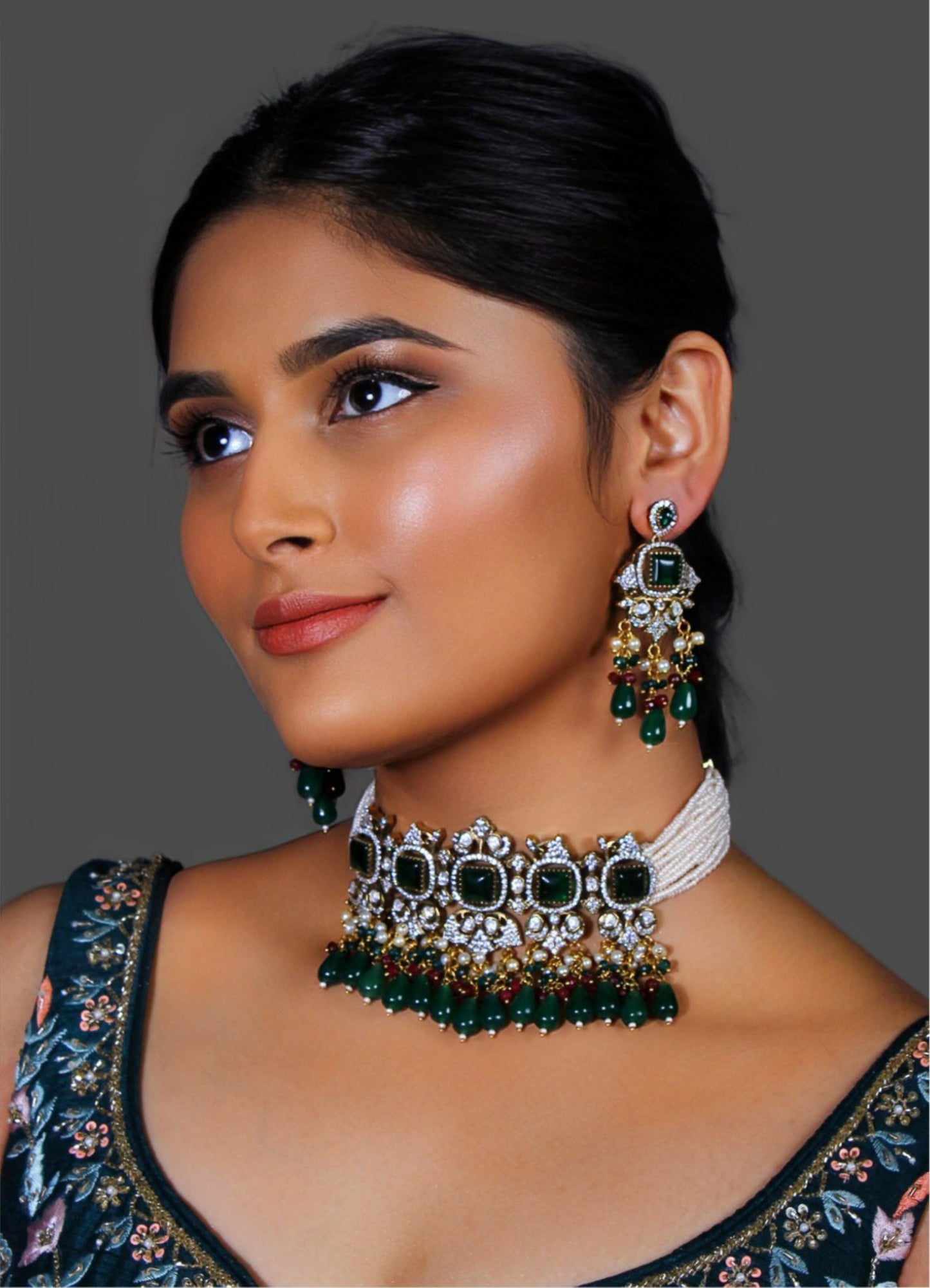 Pearl Stringing with Kundan Motifs Choker Set