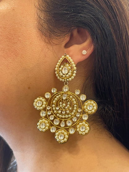 Uncut Kundan Earrings With Pearls