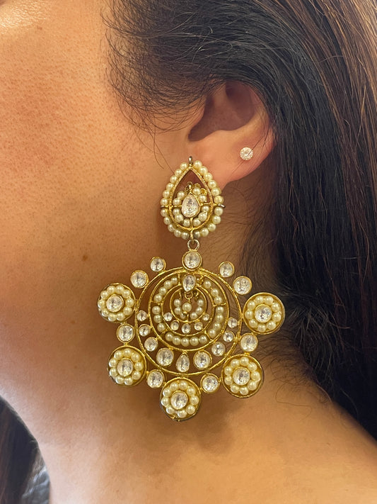 Uncut Kundan Earrings With Pearls