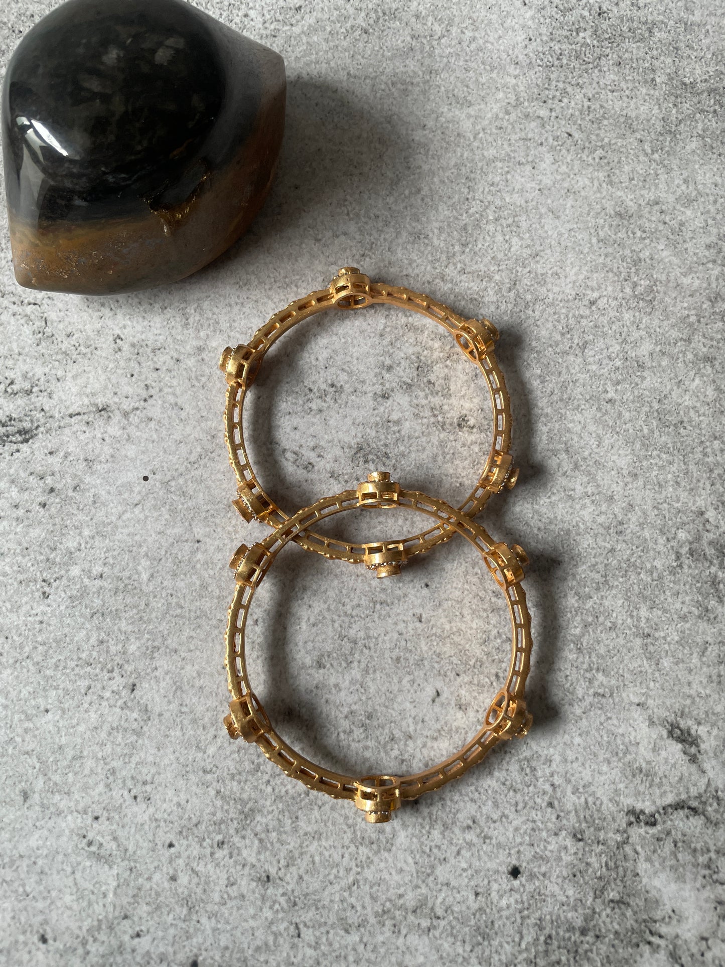 Matte Gold Finish Texture Kundan Bangle Set