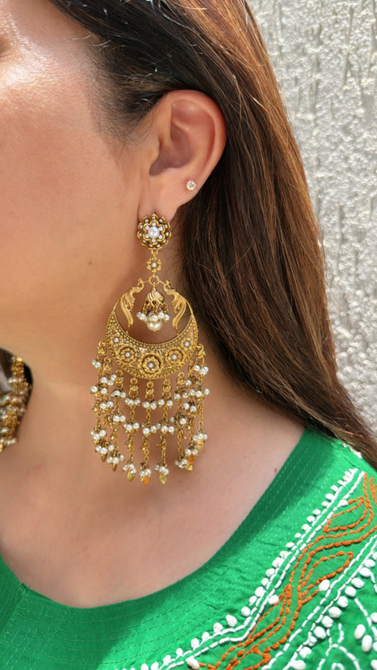 Antique Gold Intricate Work Chaandbaalis