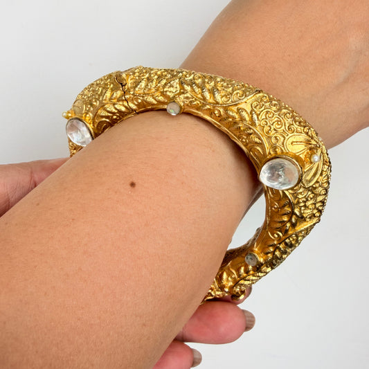 Carved Bangle with Studded Kundan Bits