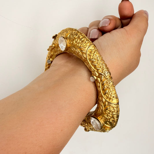 Carved Bangle with Studded Kundan Bits