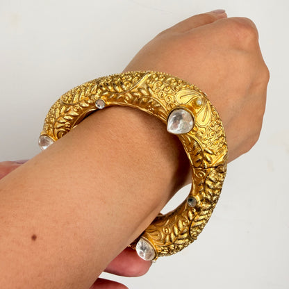 Carved Bangle with Studded Kundan Bits