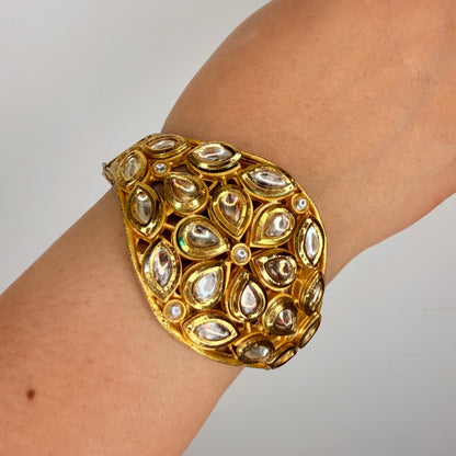 Gold Finish Kundan Broad Bangle ( Single )