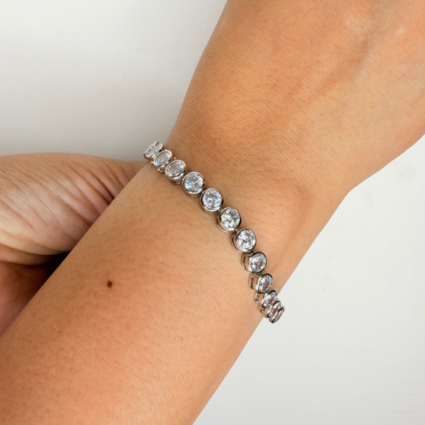 Semi precious stones bracelet in silver polish