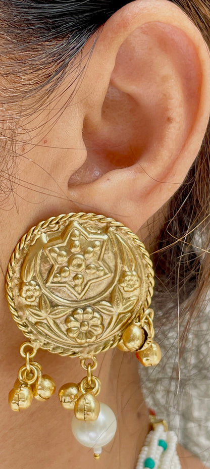 Gold Finish Turquoise Studded Temple Necklace Set with Pearls