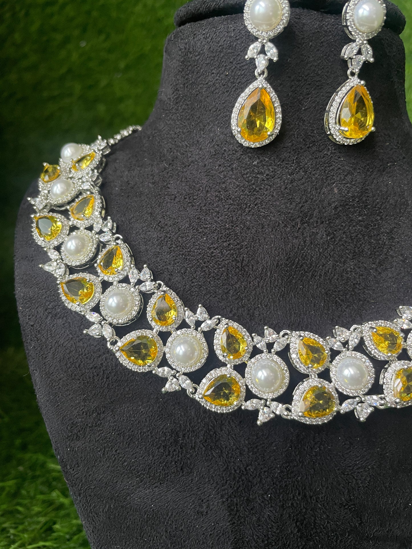 Yellow Leaf Motif Doublet Crystal Necklace Set