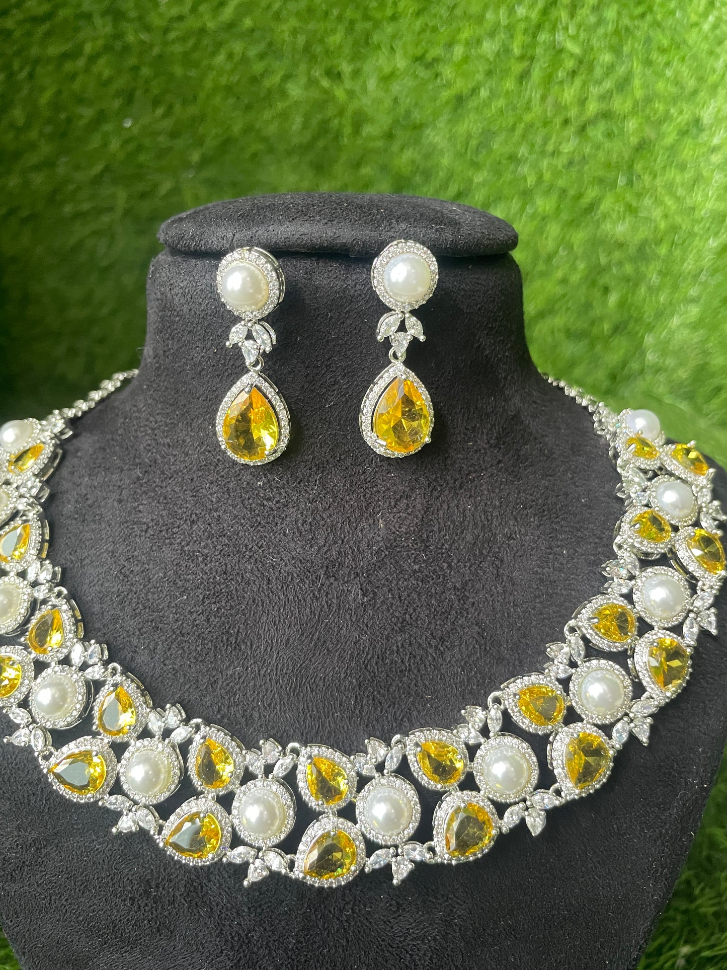 Yellow Leaf Motif Doublet Crystal Necklace Set
