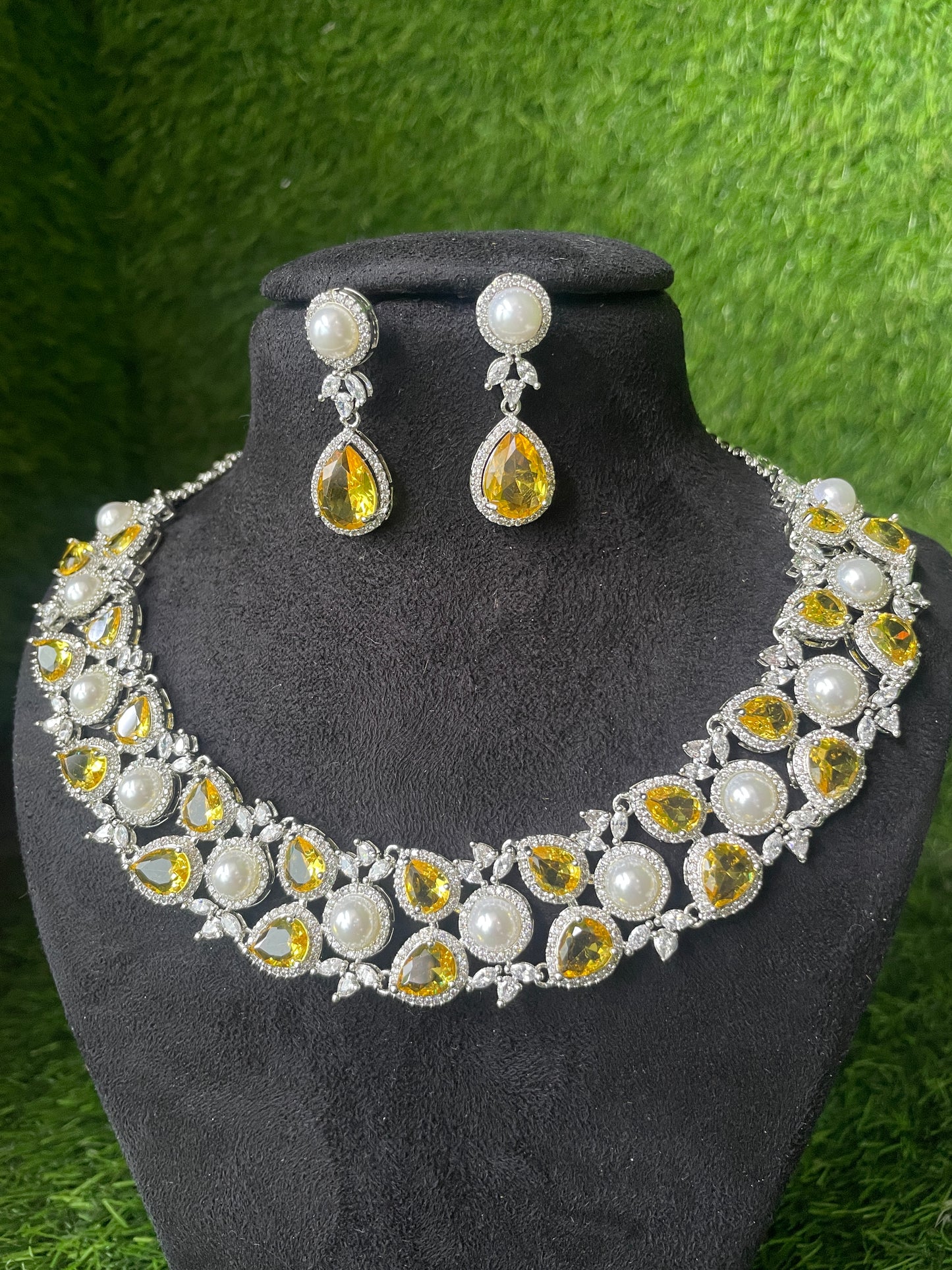 Yellow Leaf Motif Doublet Crystal Necklace Set