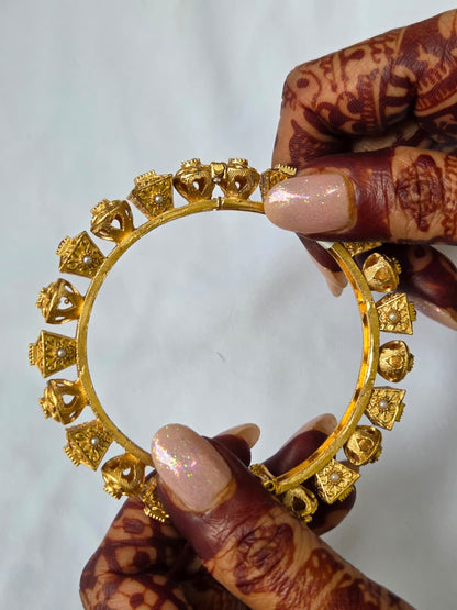 Matte Finish Kundan Openable Bangle