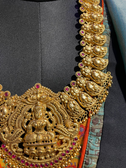 Temple Motif Necklace Set