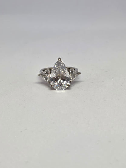 Pear Solitaire Side Stone Zircon Ring